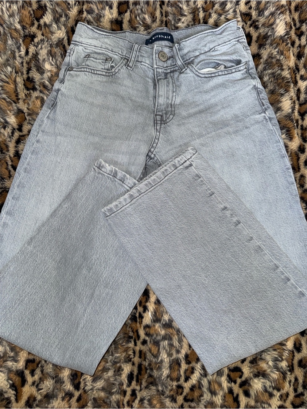 Aeropostale women’s 00 low rise baggy Light Gray Straight Jeans